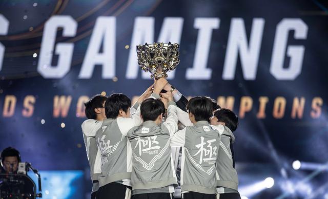 JackeyLove重返赛场,锐不可当首场状态出色,独行侠观众沸腾!比赛高潮迭起的简单介绍-爱游戏体育