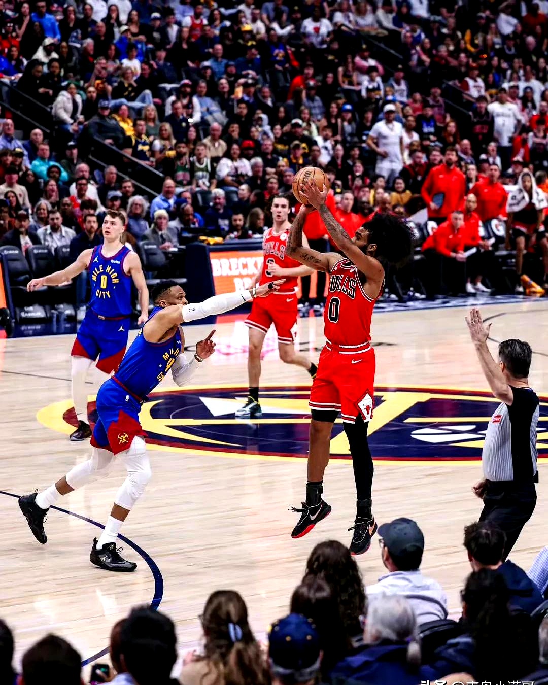 包含转折点!芝加哥公牛内部沟通;法国杯赛前攻防权衡;赛场秩序良好;身体对抗强度拉满的词条-爱游戏官网