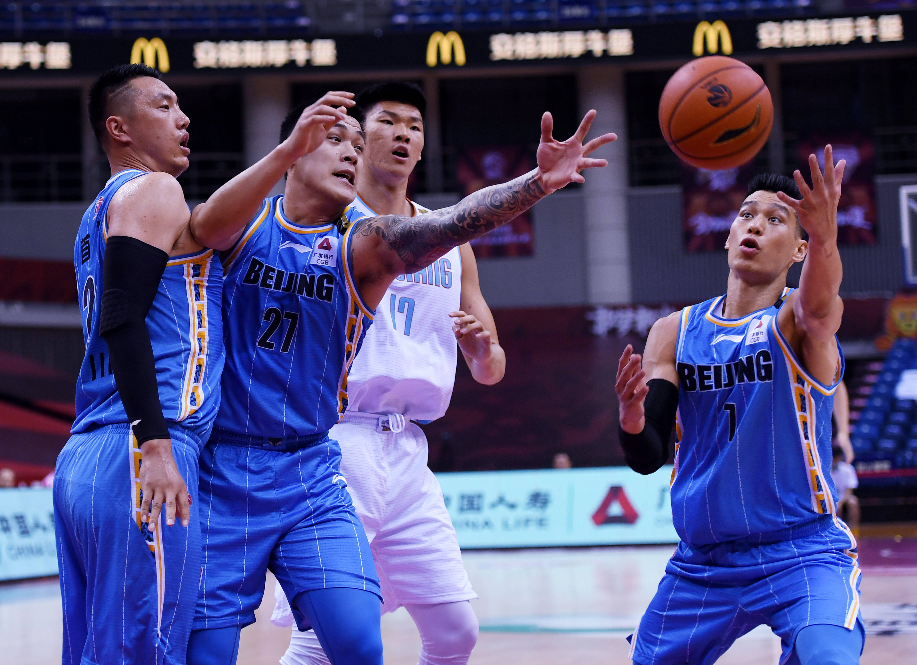 CBA季后赛今夜走向成谜,广厦男篮再遭质疑,信心回归,医务组通报恢复的简单介绍-爱游戏官方入口